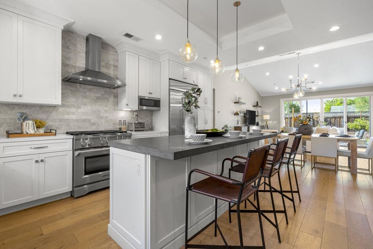 Dining room, Interior, Kitchen, Pendant Lights, Recessed Lighting, Stainless Steel Appliances, Wood Texture Flooring