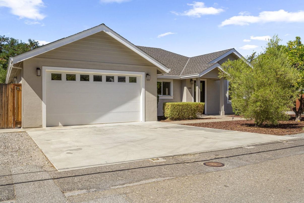 Attached, Exterior, Facade, Ranch