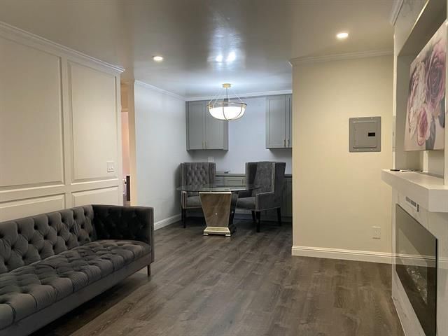 Interior, Pendant Lights, Recessed Lighting, Wood Texture Flooring