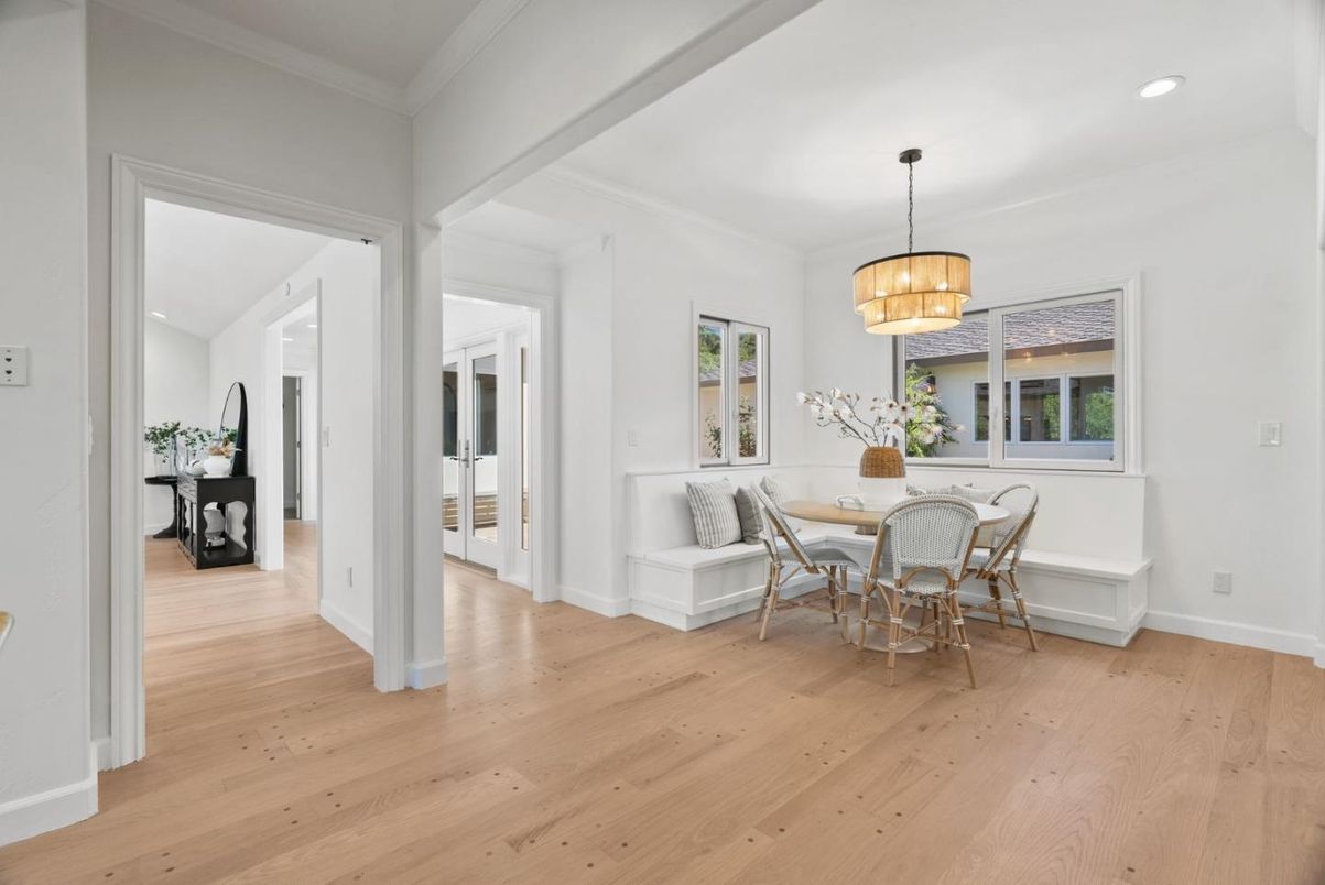 Chandelier, Dining room, Interior, Recessed Lighting, Wood Texture Flooring
