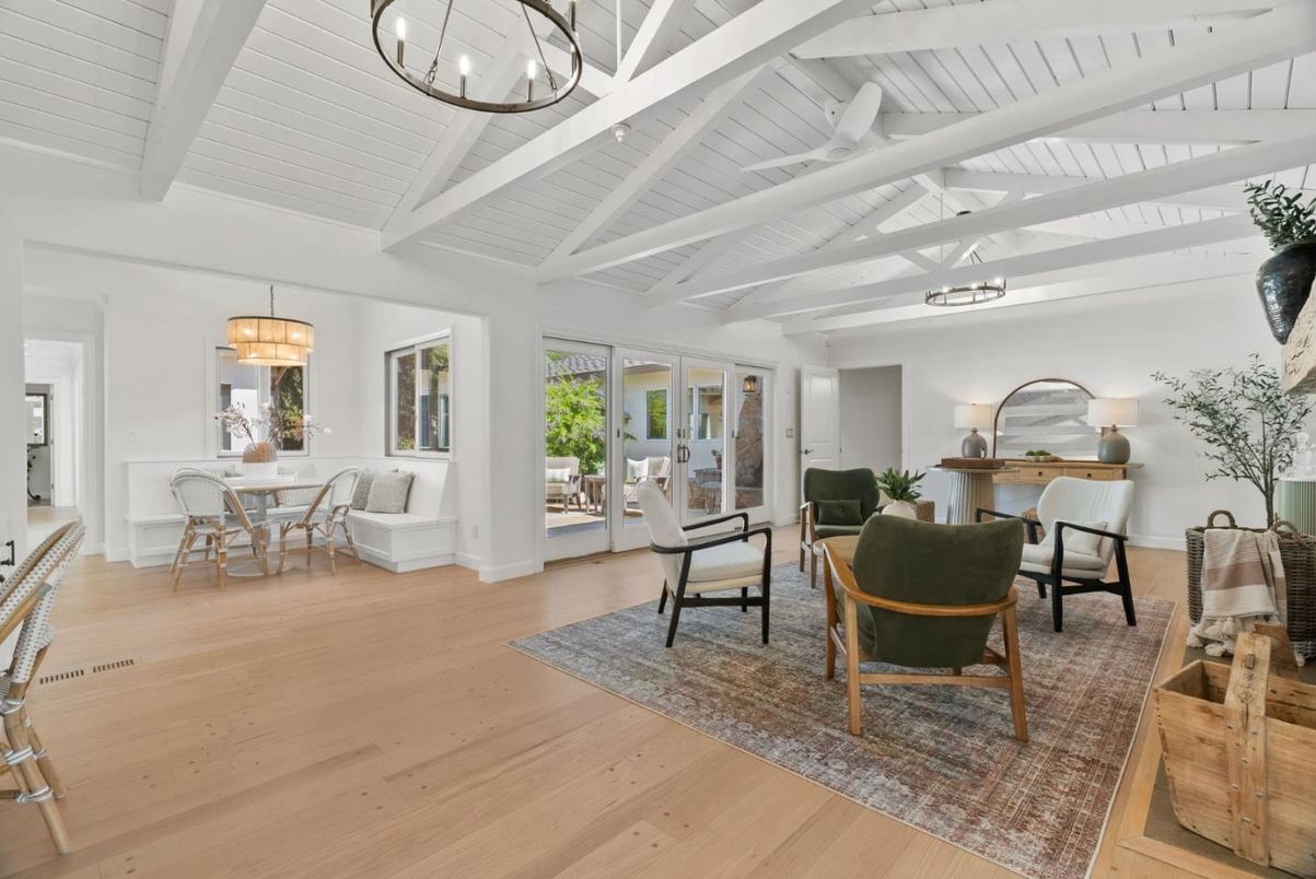Chandelier, Dining room, Interior, Living room, Wood Texture Flooring