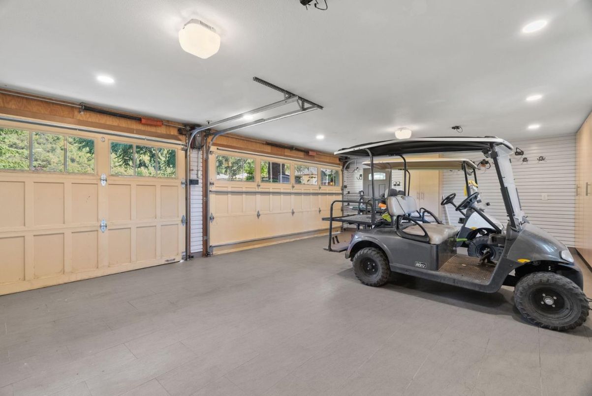 Fitness Equipment, Garage, Interior, Recessed Lighting