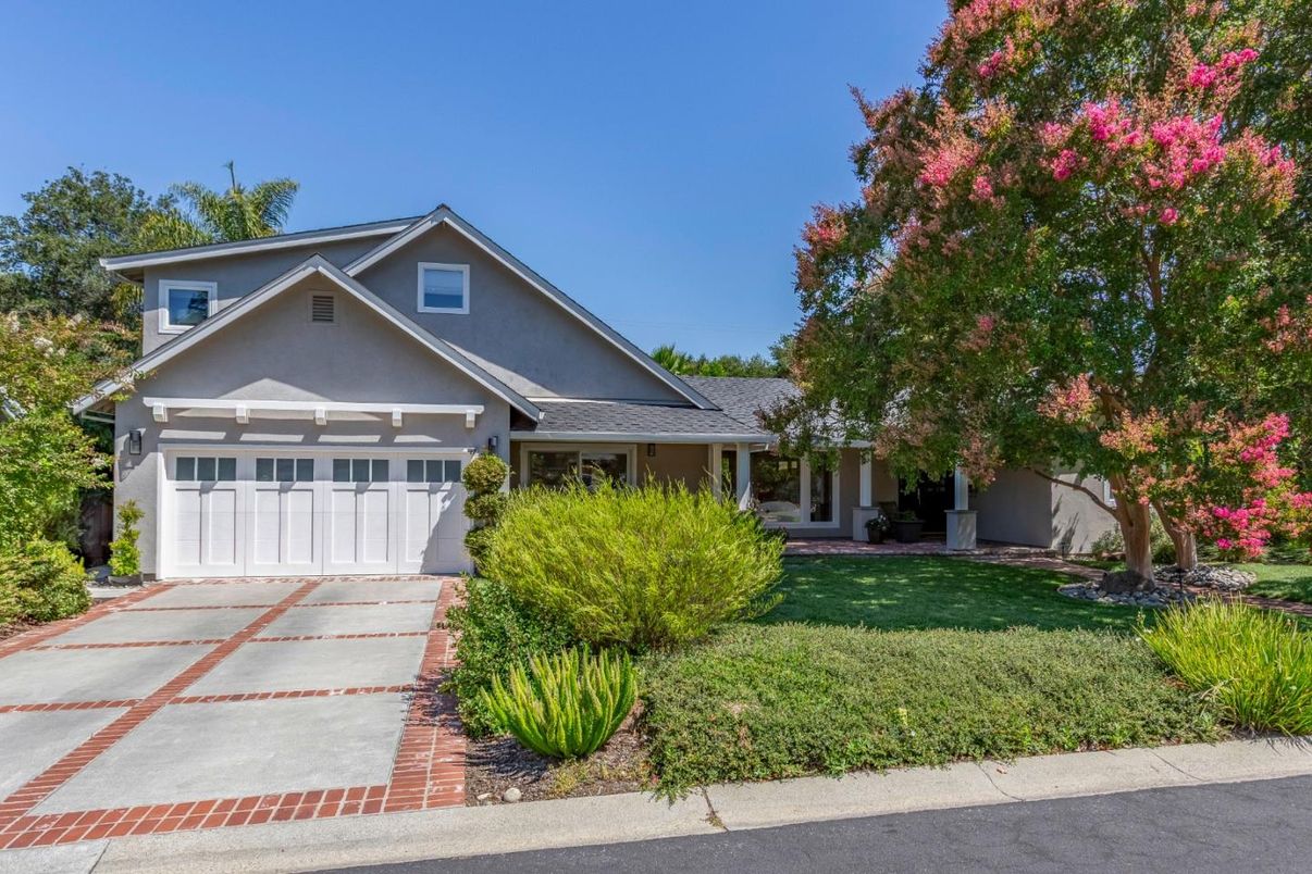 Attached, Exterior, Facade, American Craftsman