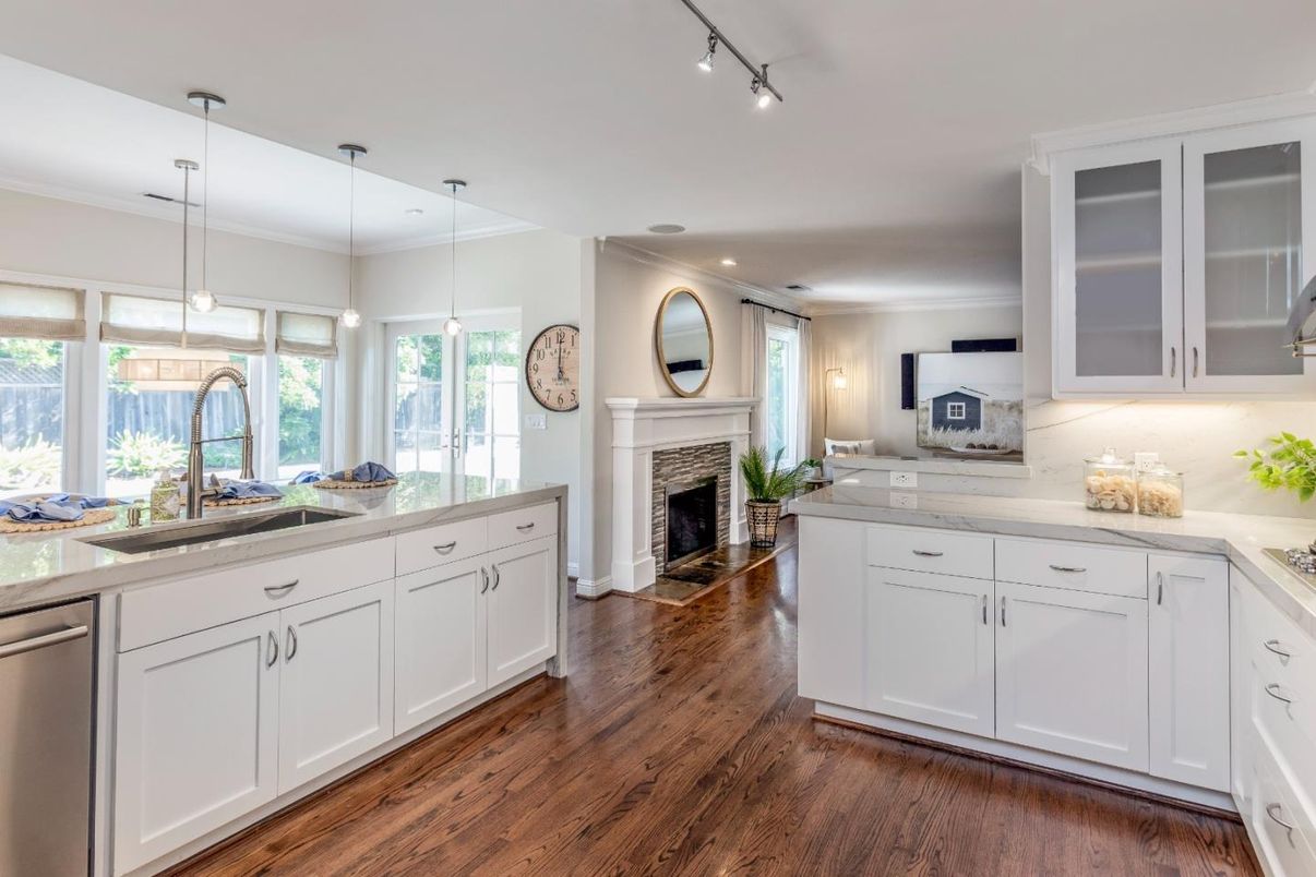 Fireplace, Interior, Kitchen, Pendant Lights, Recessed Lighting, Wood Texture Flooring