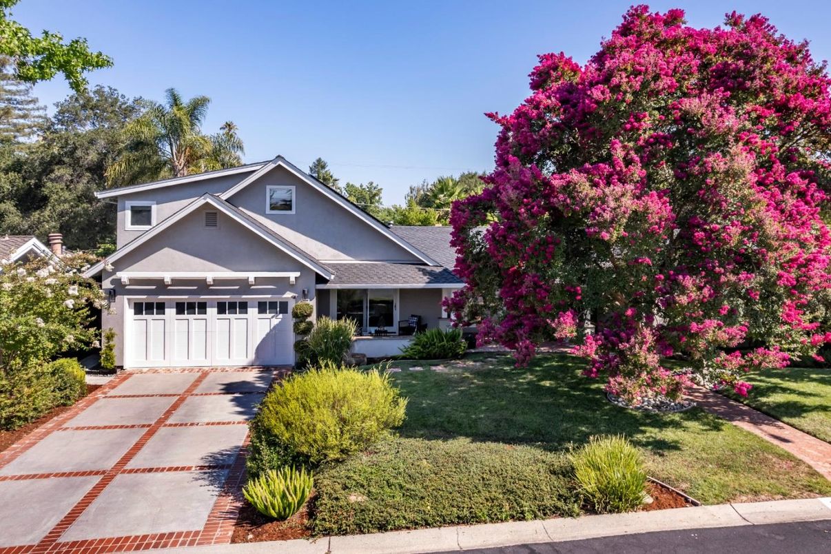Attached, Exterior, Facade, American Craftsman