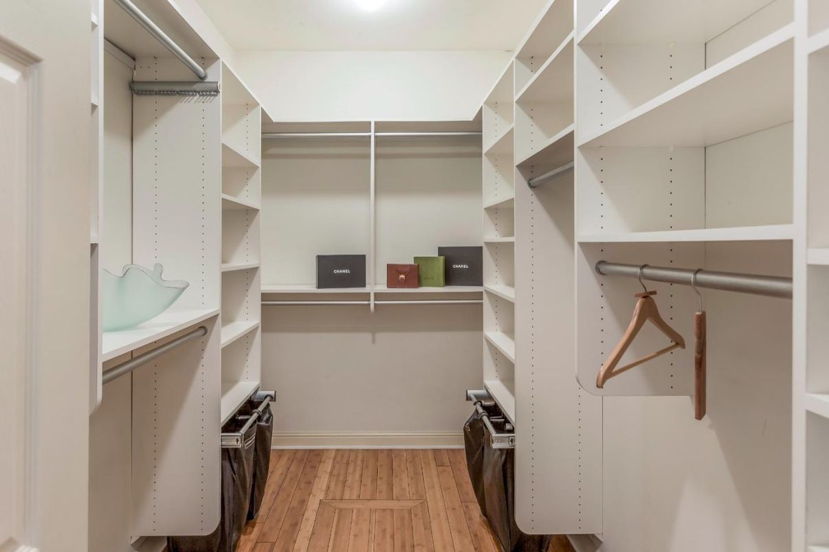 Interior, Walk-in Closets, Wood Texture Flooring