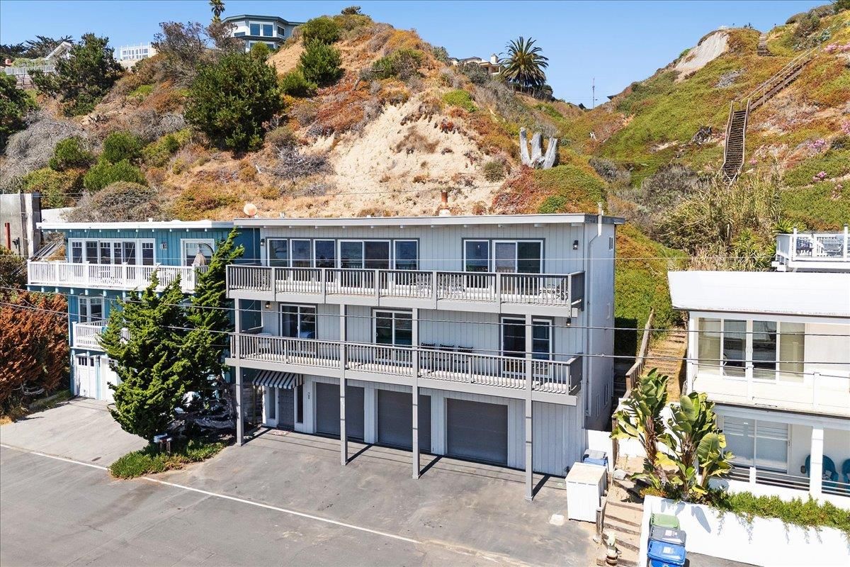 Exterior, Facade, Condo Building
