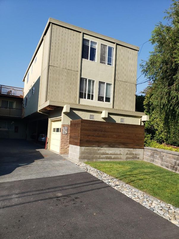 Attached, Exterior, Facade, Modern