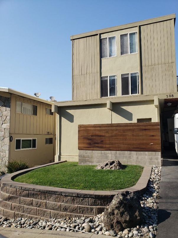 Exterior, Facade, Modern
