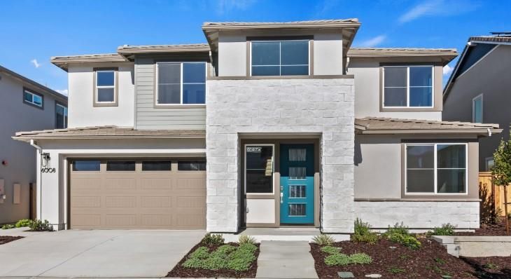 Attached, Exterior, Facade, Mediterranean