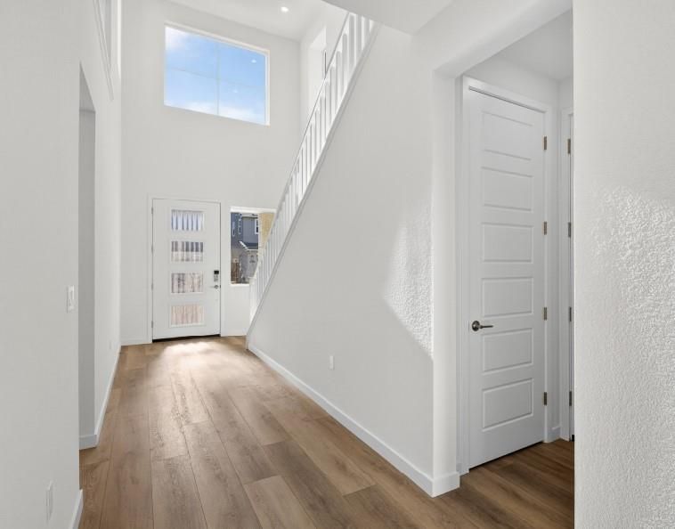 Interior, Recessed Lighting, Wood Texture Flooring