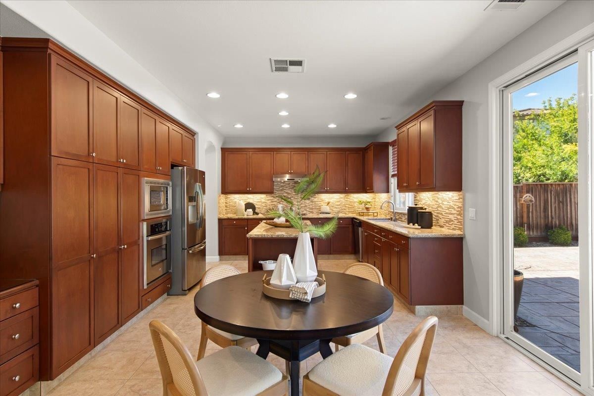 Dining room, Interior, Kitchen, Recessed Lighting