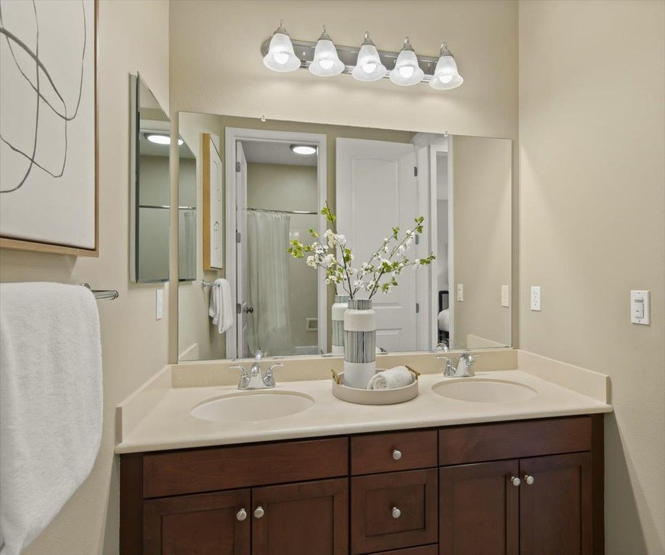 Bathroom, Dual Sink Vanities, Interior