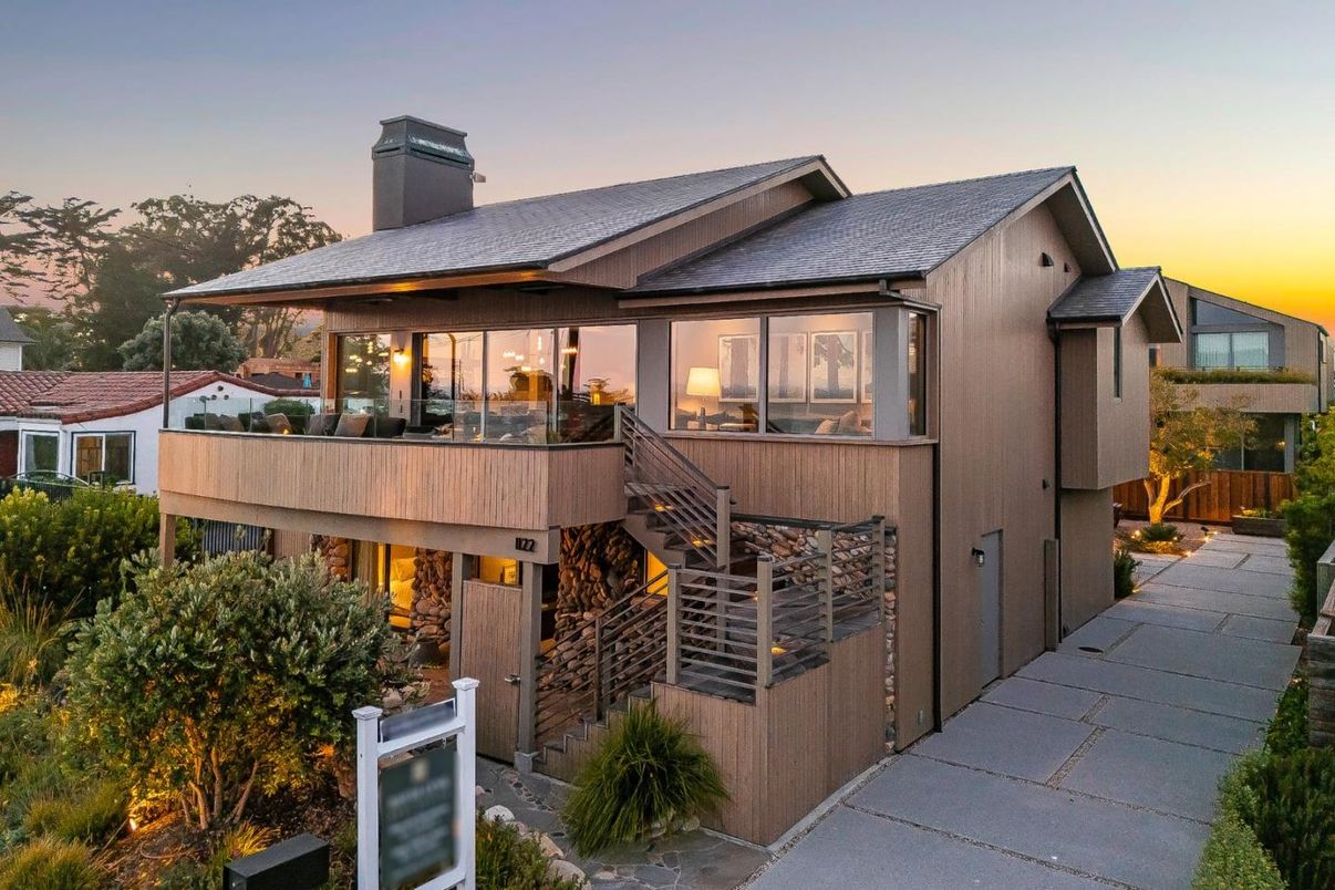 Exterior, Facade, Modern
