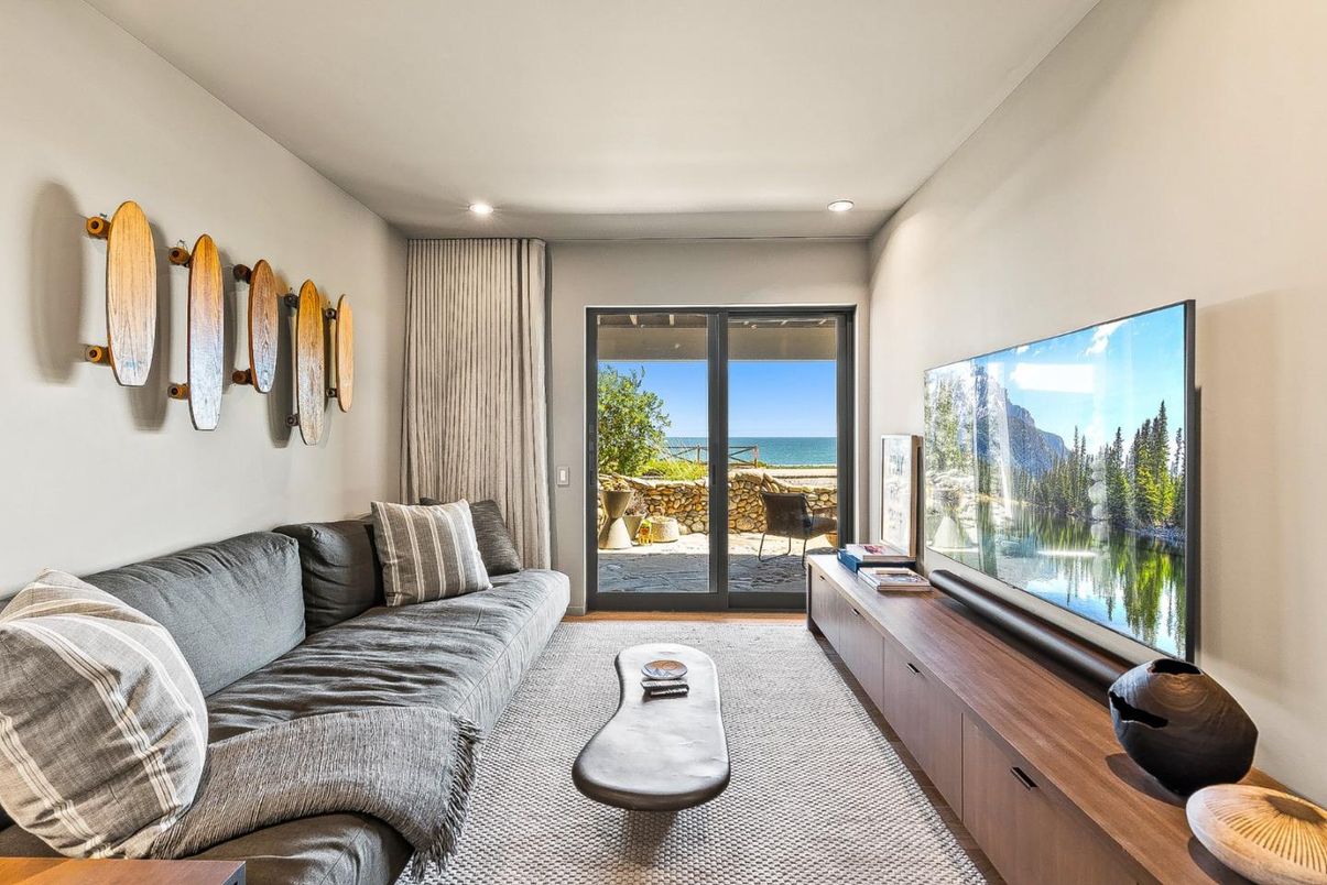 Interior, Living room, Recessed Lighting, Water