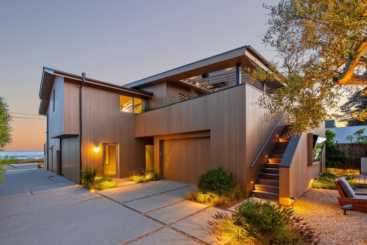Backyard, Exterior, Facade, Modern
