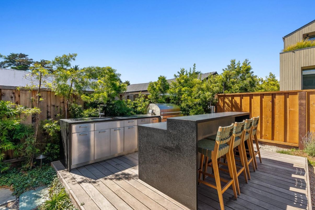 Exterior, Outdoor Kitchen