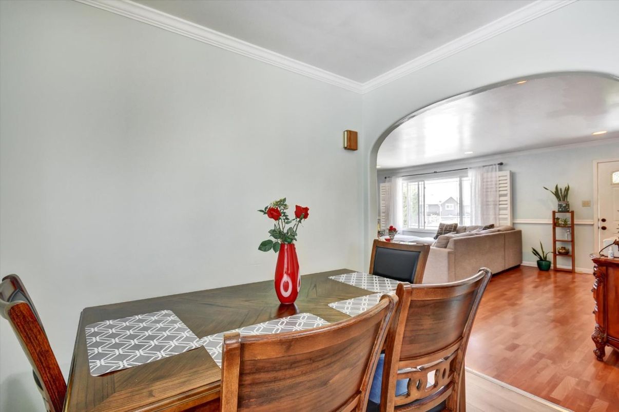 Dining room, Interior, Living room, Recessed Lighting, Wood Texture Flooring
