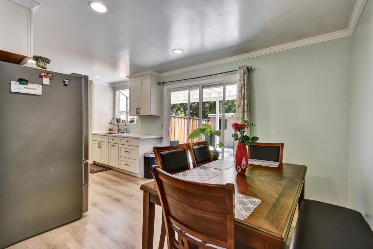 Dining room, Interior, Kitchen, Recessed Lighting, Wood Texture Flooring