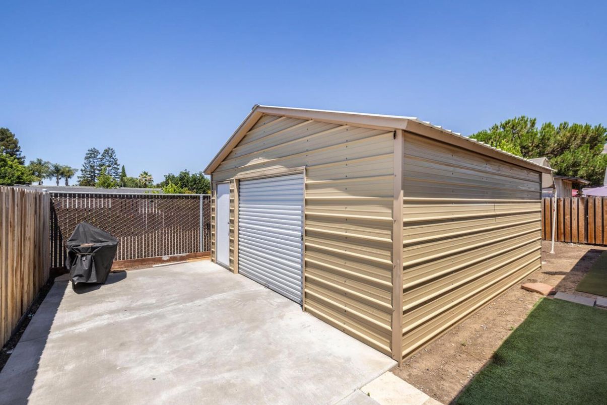 Detached Garage, Exterior