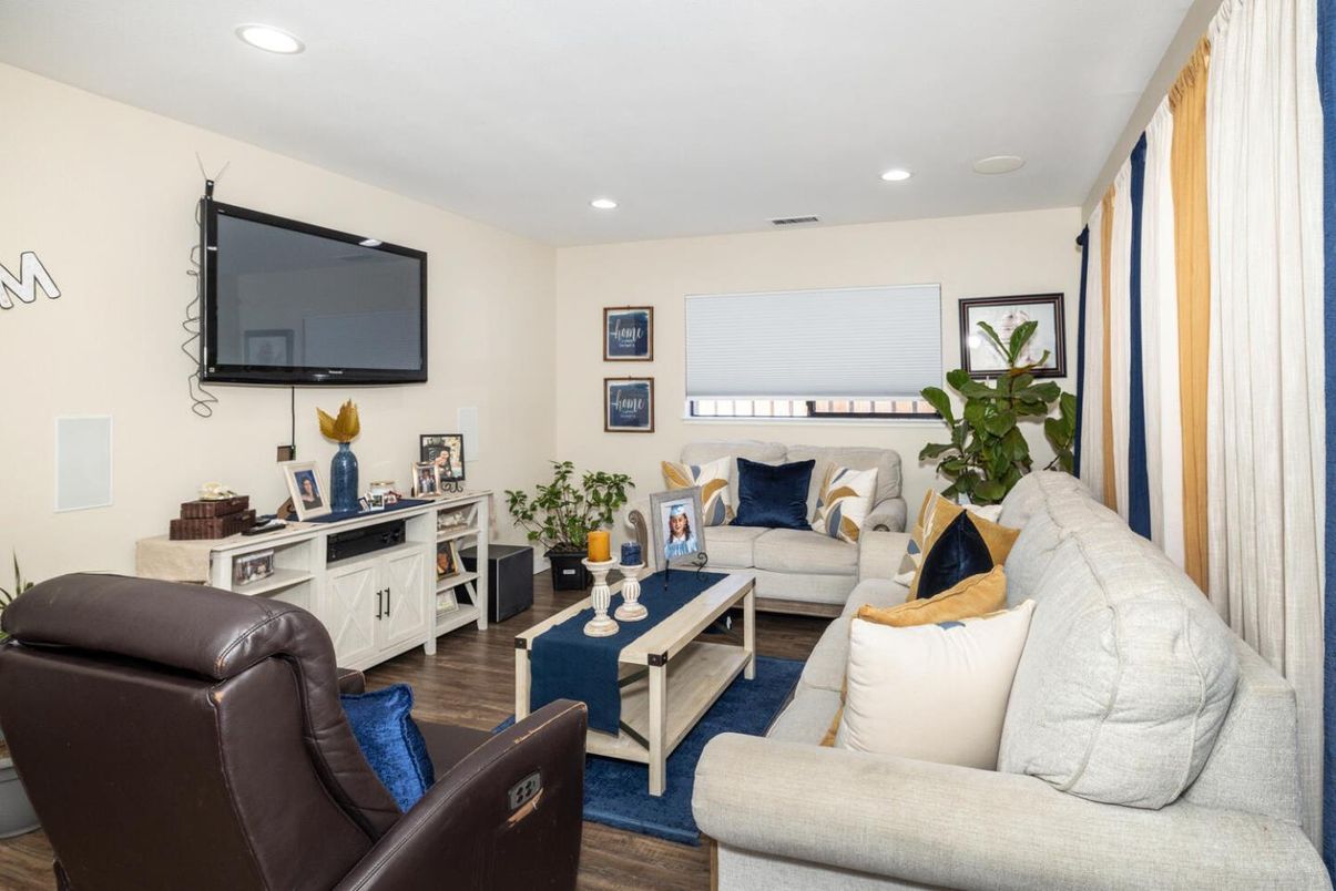 Interior, Living room, Recessed Lighting, Wood Texture Flooring