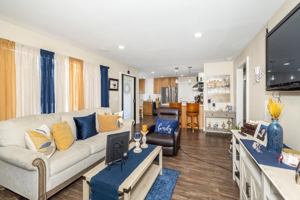 Interior, Kitchen, Living room, Pendant Lights, Recessed Lighting, Wood Texture Flooring