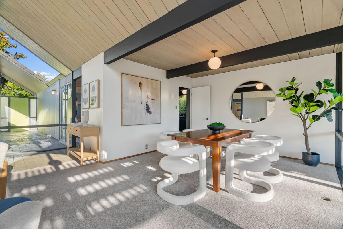 Dining room, Interior
