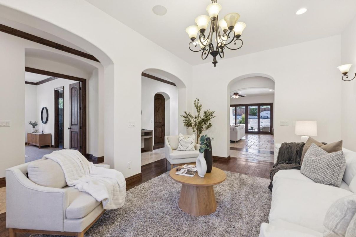 Chandelier, Interior, Living room, Recessed Lighting, Wood Texture Flooring