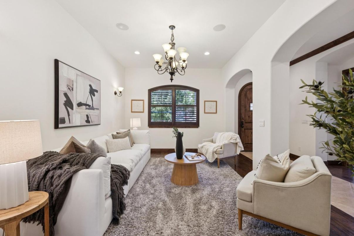 Chandelier, Interior, Living room, Recessed Lighting, Wood Texture Flooring