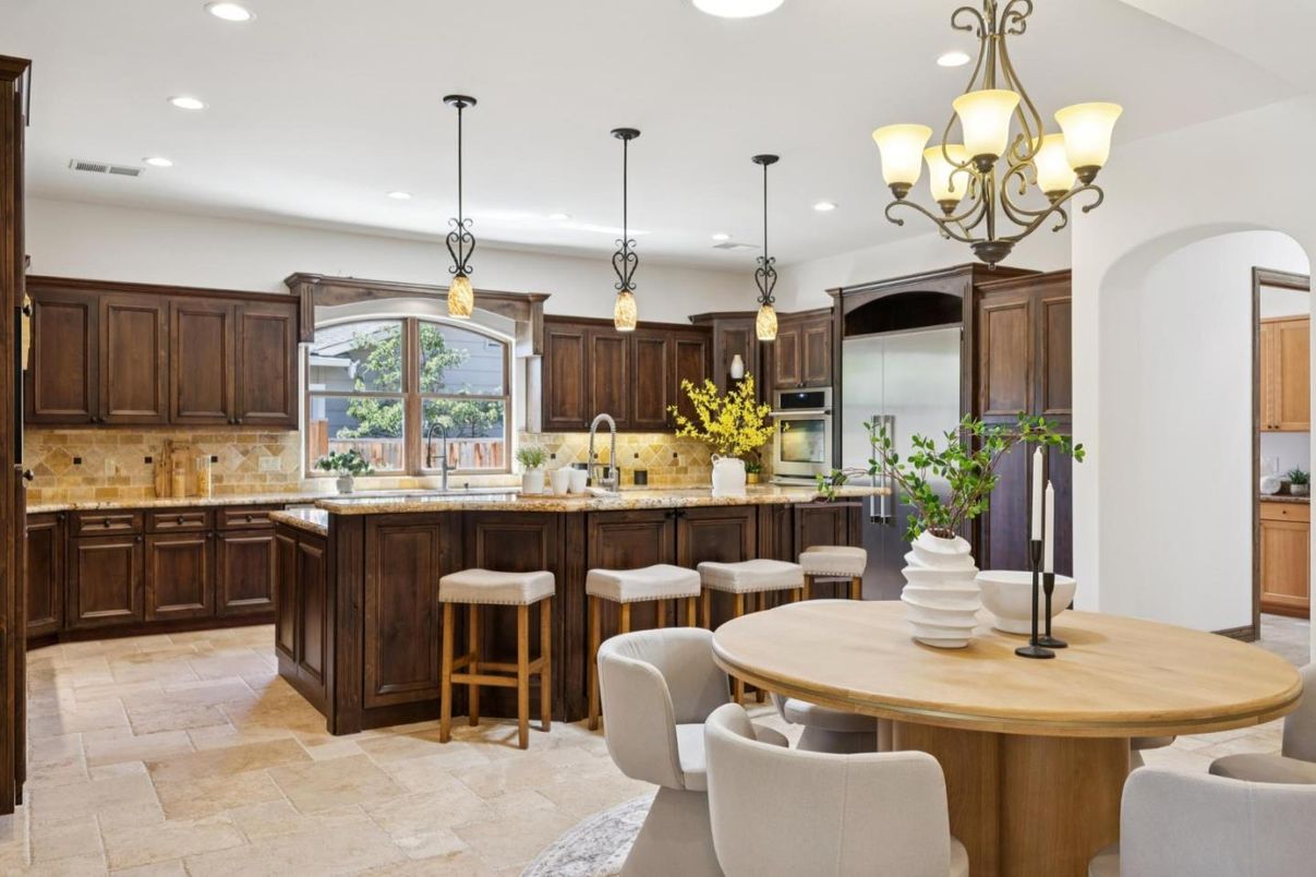 Chandelier, Dining room, Interior, Kitchen, Pendant Lights, Recessed Lighting, Stainless Steel Appliances
