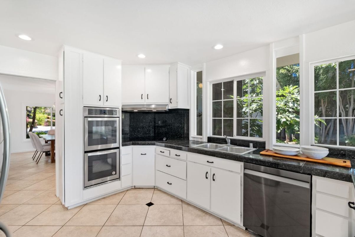 Dining room, Interior, Kitchen, Recessed Lighting, Stainless Steel Appliances