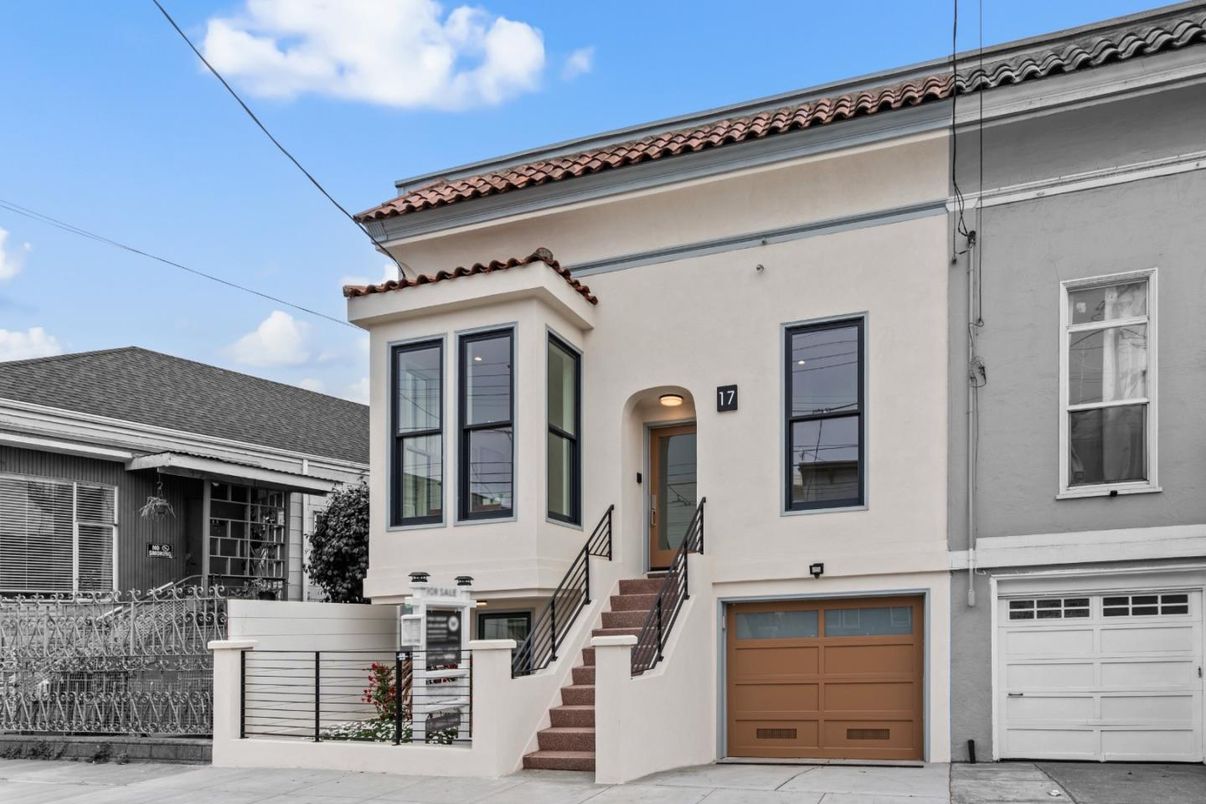 Attached, Exterior, Facade, Mediterranean