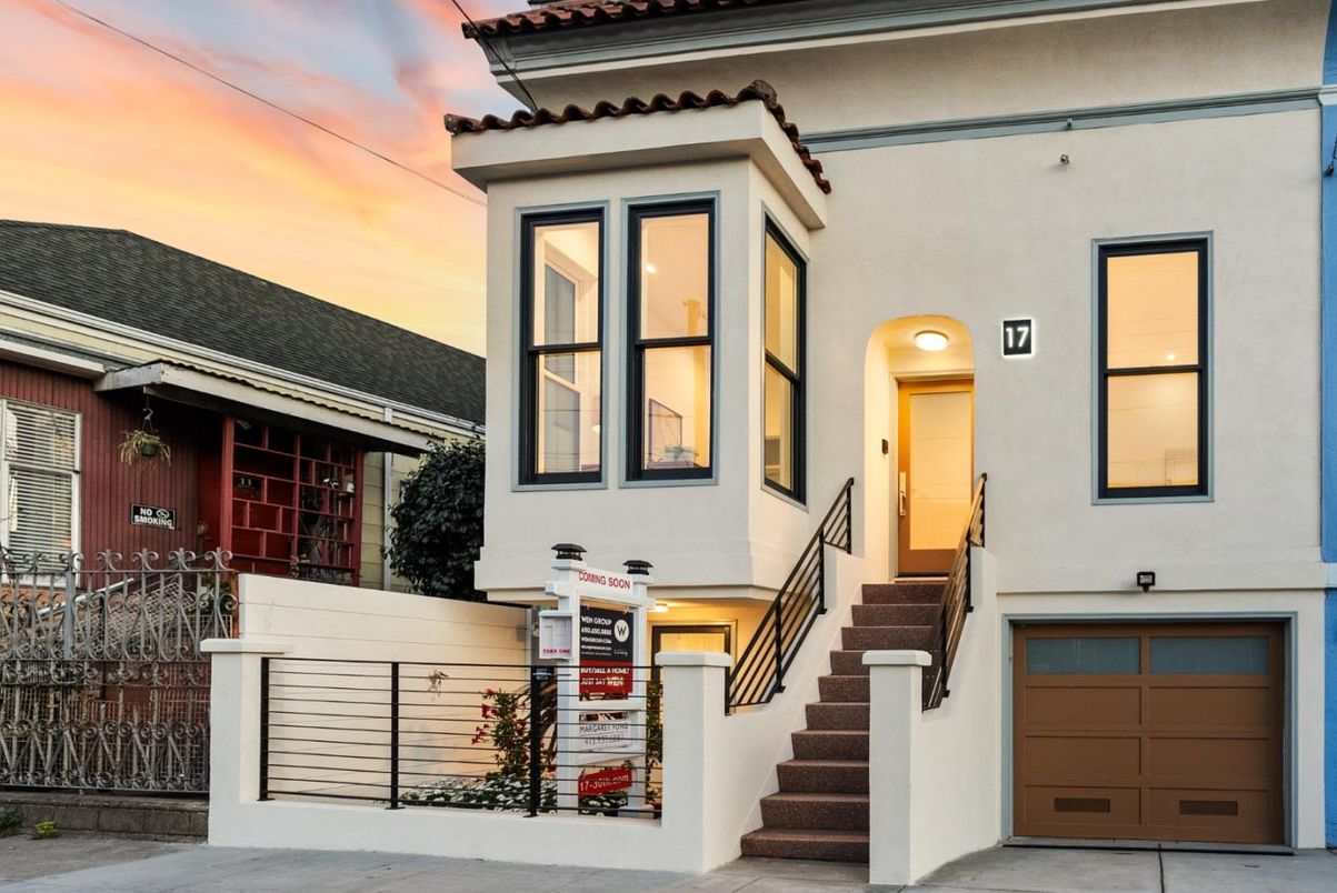 Attached, Exterior, Facade, Rowhouse