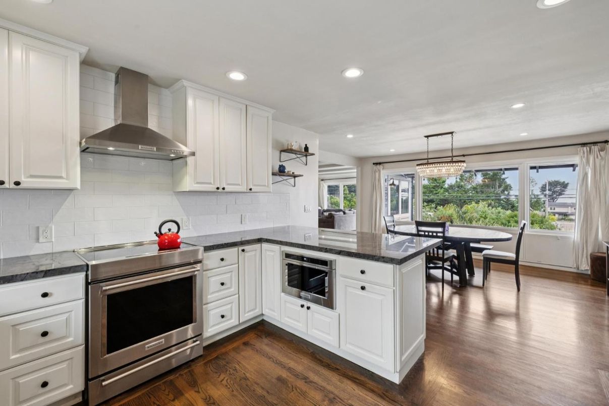 Chandelier, Dining room, Interior, Kitchen, Pendant Lights, Recessed Lighting, Stainless Steel Appliances, Wood Texture Flooring