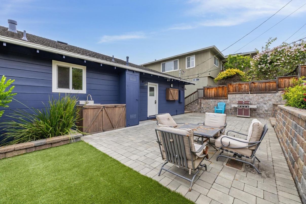 Backyard, Exterior, Outdoor Kitchen