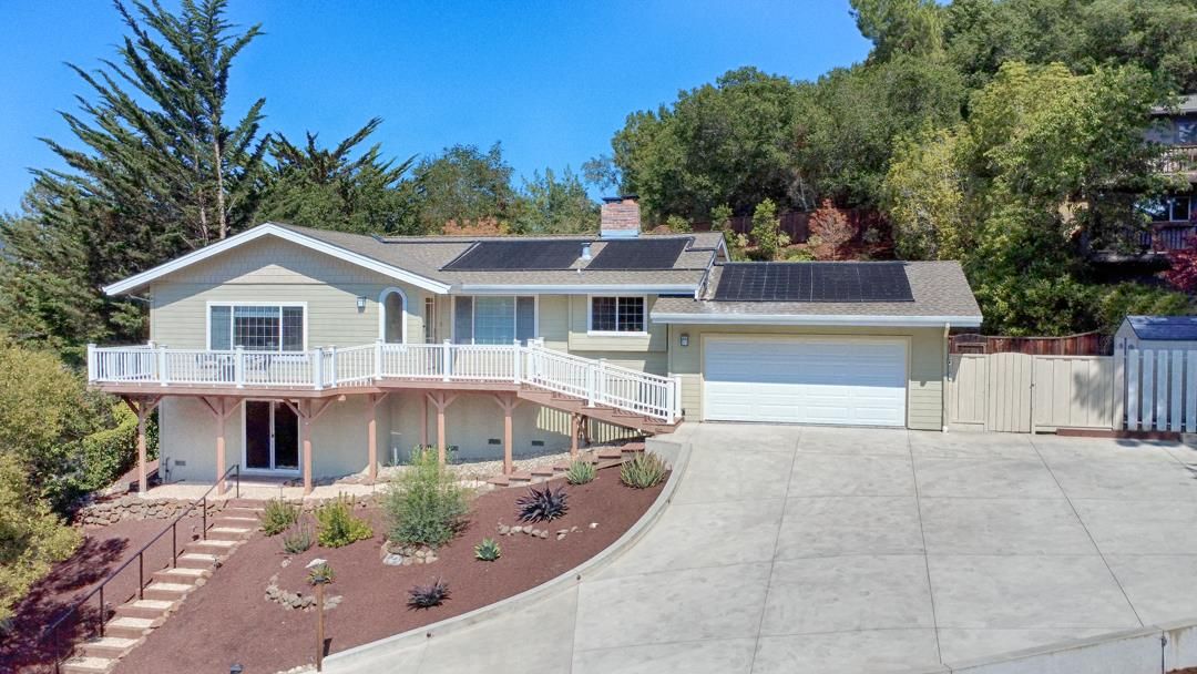 Attached, Exterior, Facade, Solar Panels, American Craftsman
