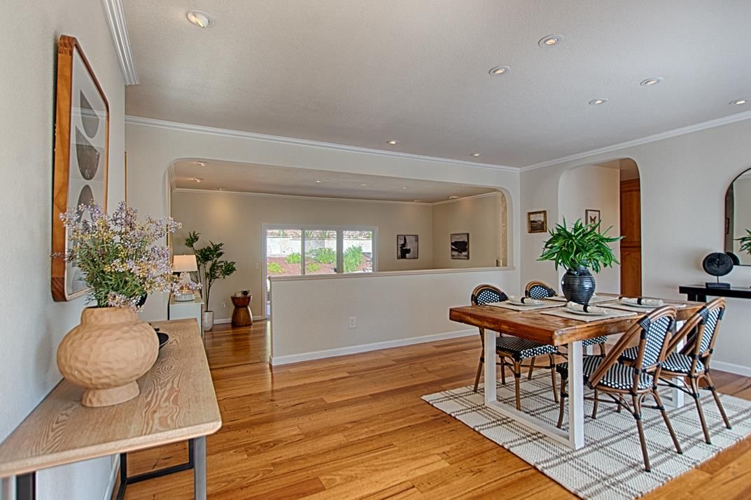 Dining room, Interior, Recessed Lighting, Wood Texture Flooring