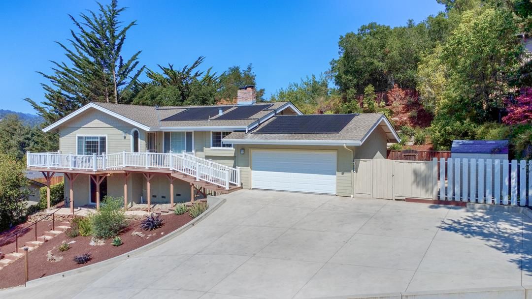 Attached, Exterior, Facade, Solar Panels, American Craftsman