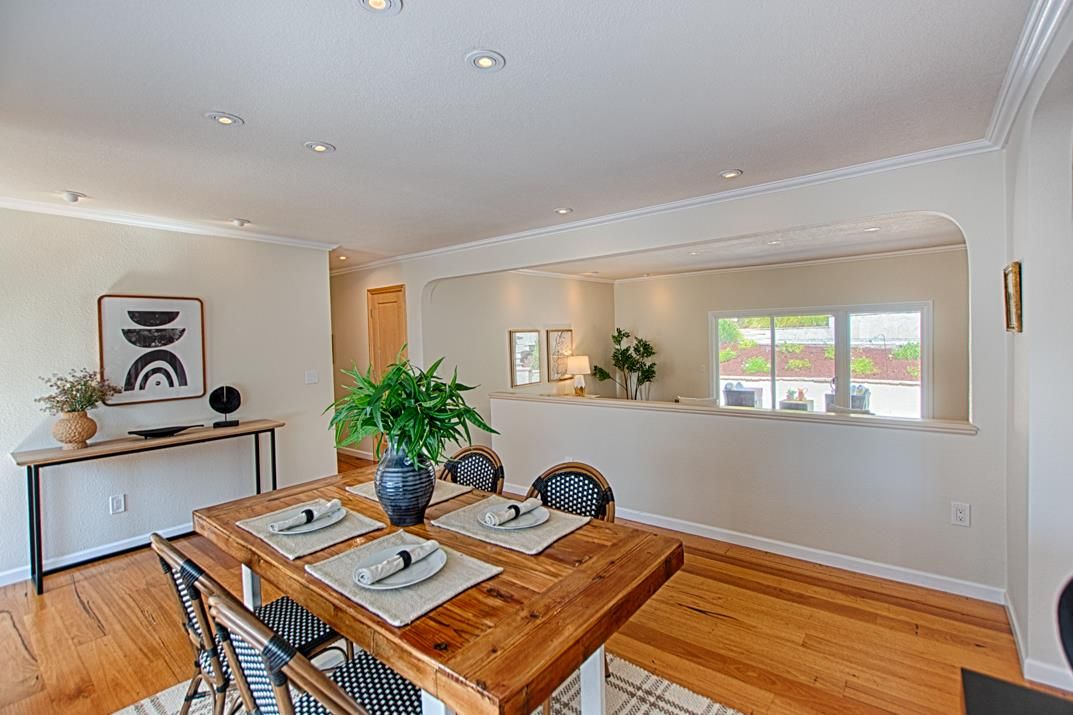 Dining room, Interior, Recessed Lighting, Wood Texture Flooring