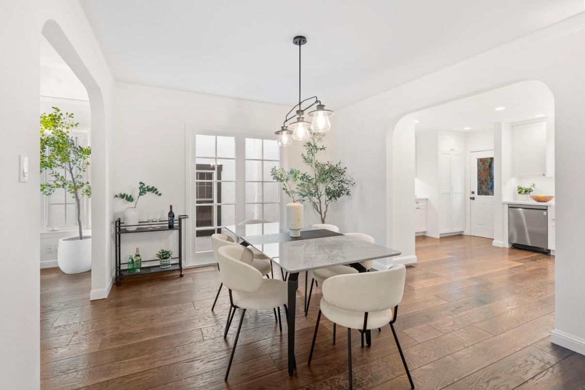 Dining room, Interior, Kitchen, Pendant Lights, Recessed Lighting, Wood Texture Flooring