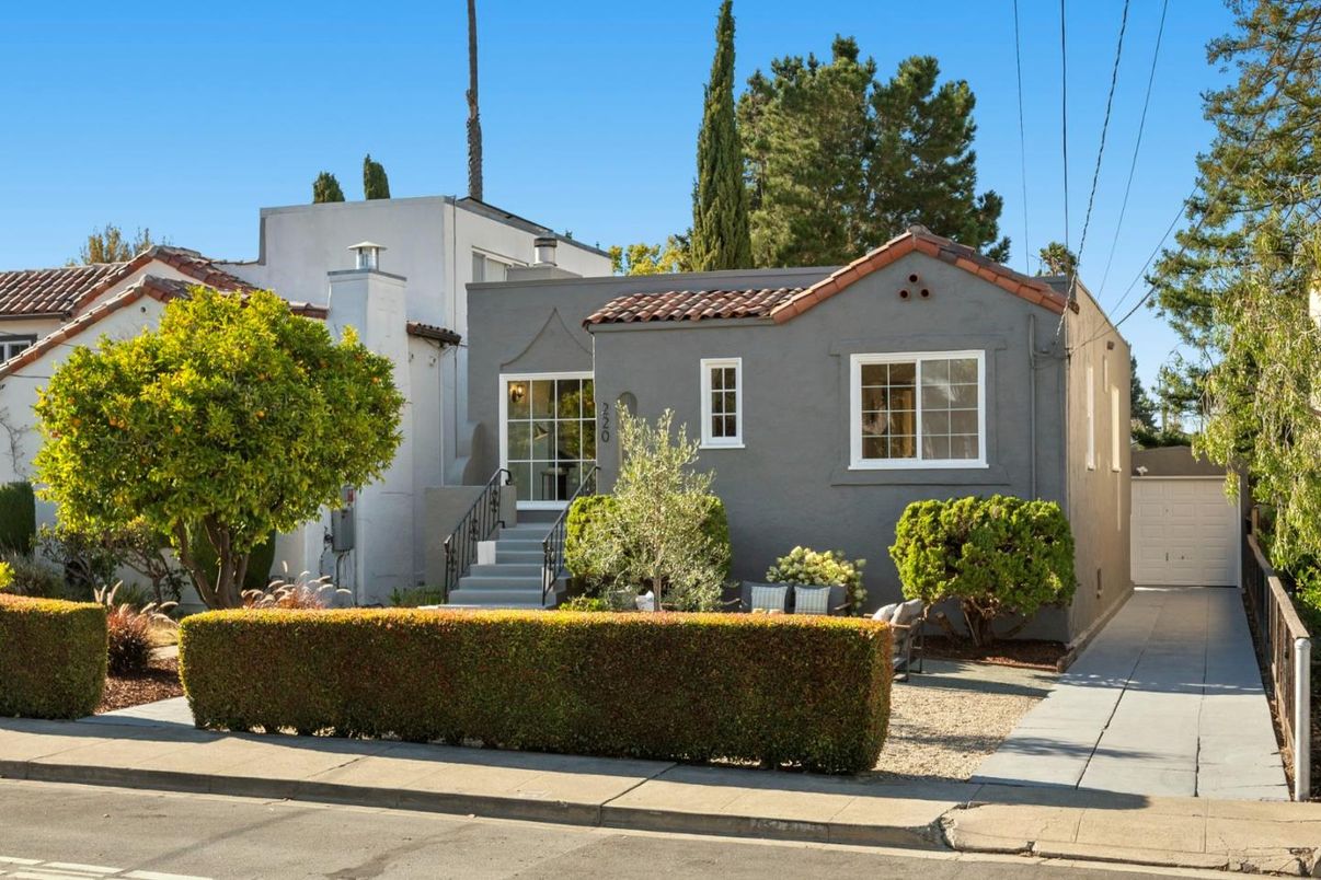 Exterior, Facade, Spanish Mediterranean