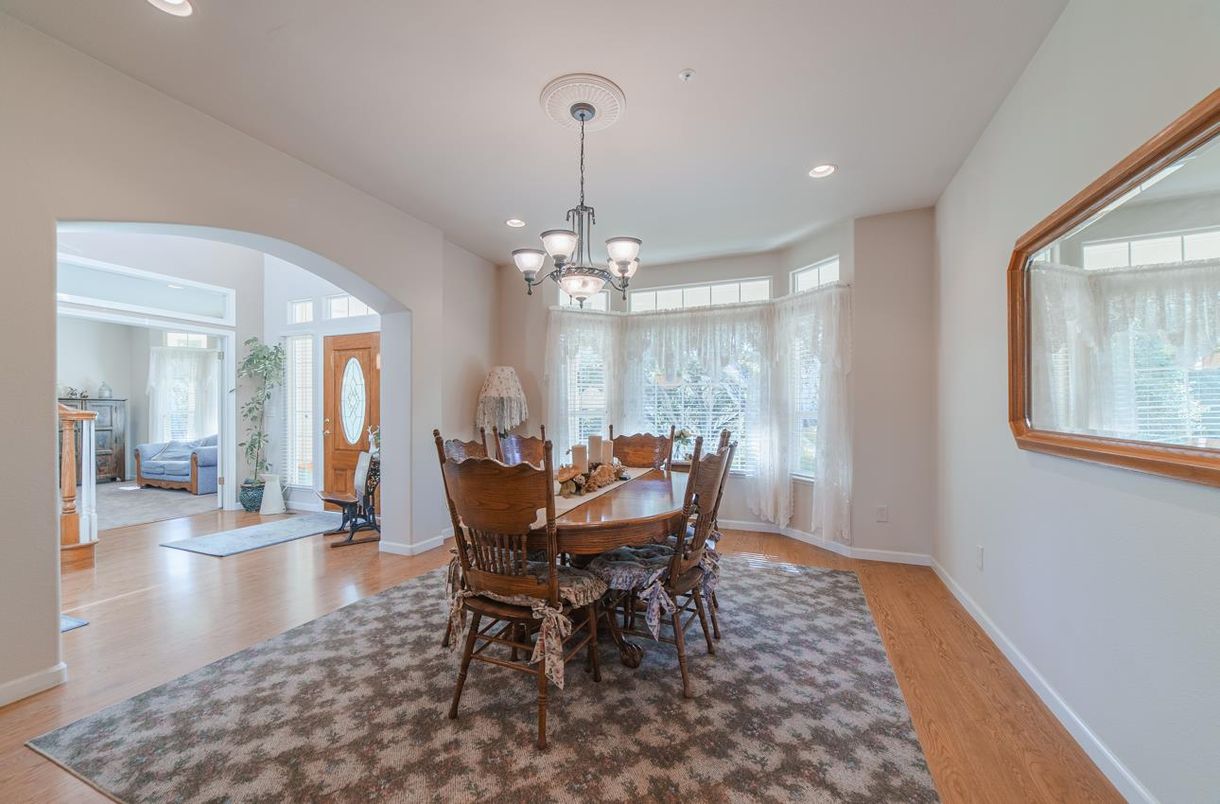 Chandelier, Dining room, Interior, Recessed Lighting, Wood Texture Flooring