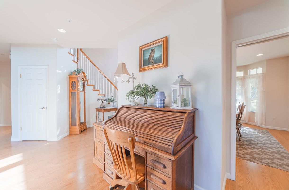 Home Office, Interior, Recessed Lighting, Wood Texture Flooring