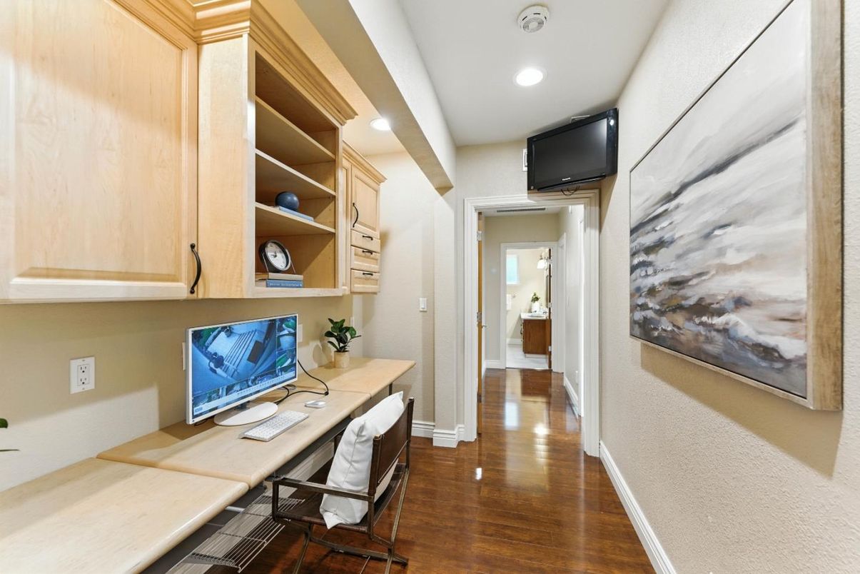 Home Office, Interior, Recessed Lighting, Wood Texture Flooring