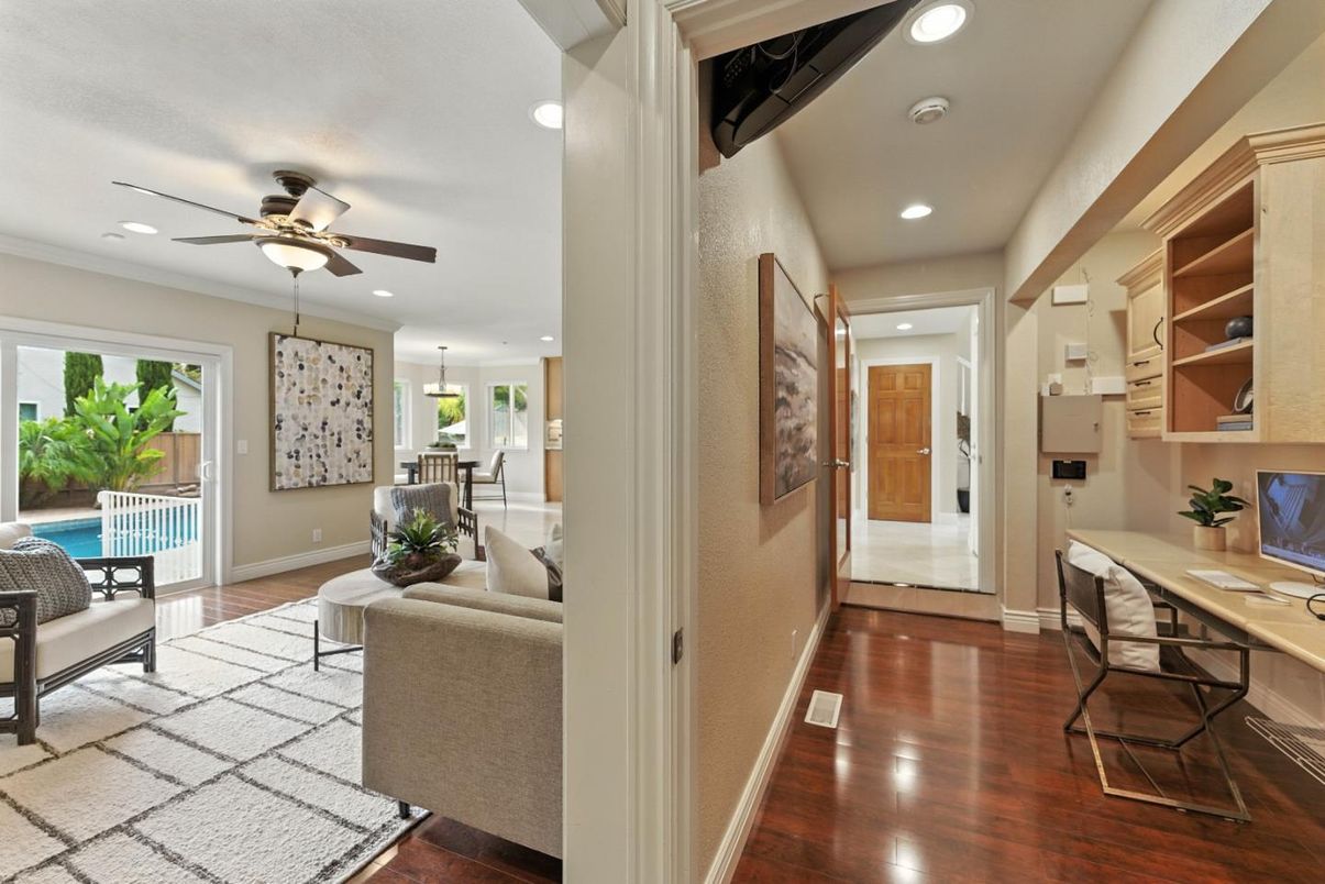 Interior, Pendant Lights, Recessed Lighting, Wood Texture Flooring