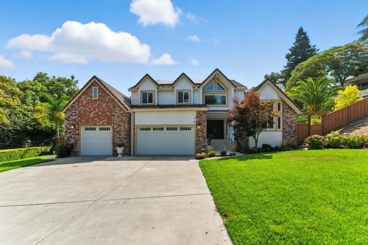 Attached, Exterior, Facade, Brick Facade, Brick Traditional