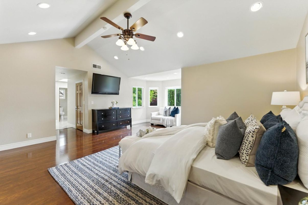 Bedroom, Interior, Recessed Lighting, Wood Texture Flooring