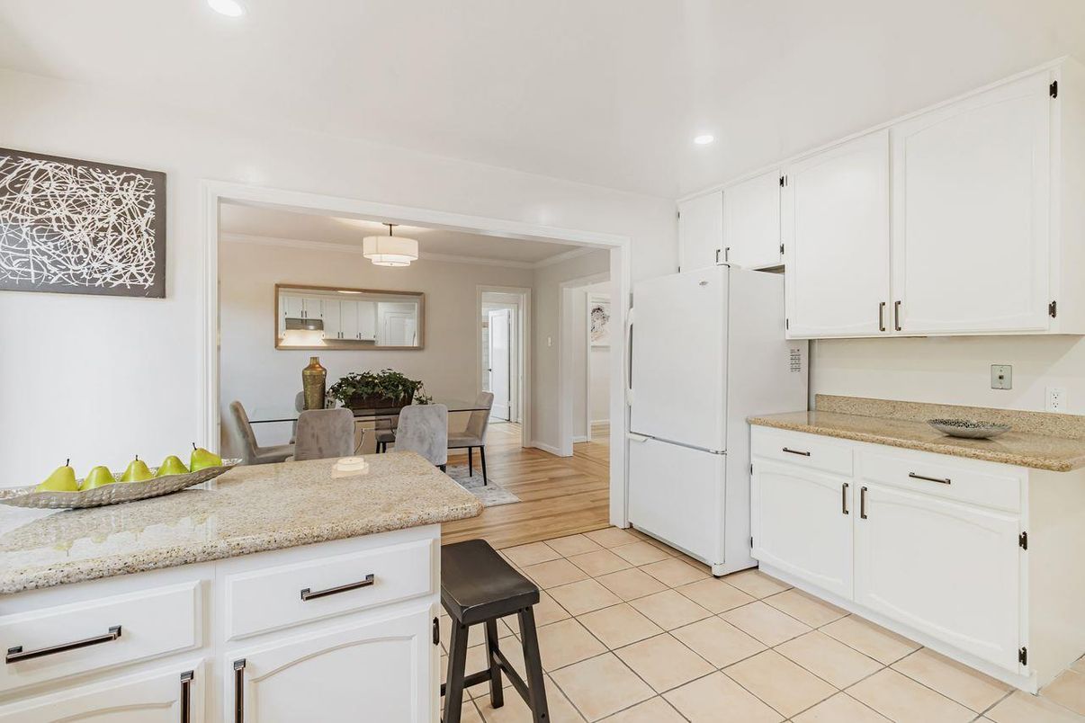 Dining room, Interior, Kitchen, Recessed Lighting, Wood Texture Flooring