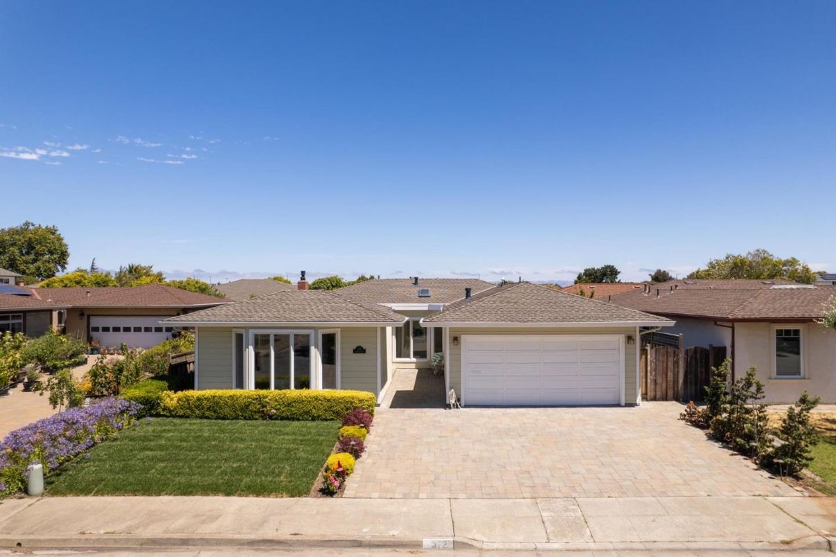 Attached, Exterior, Facade, Ranch