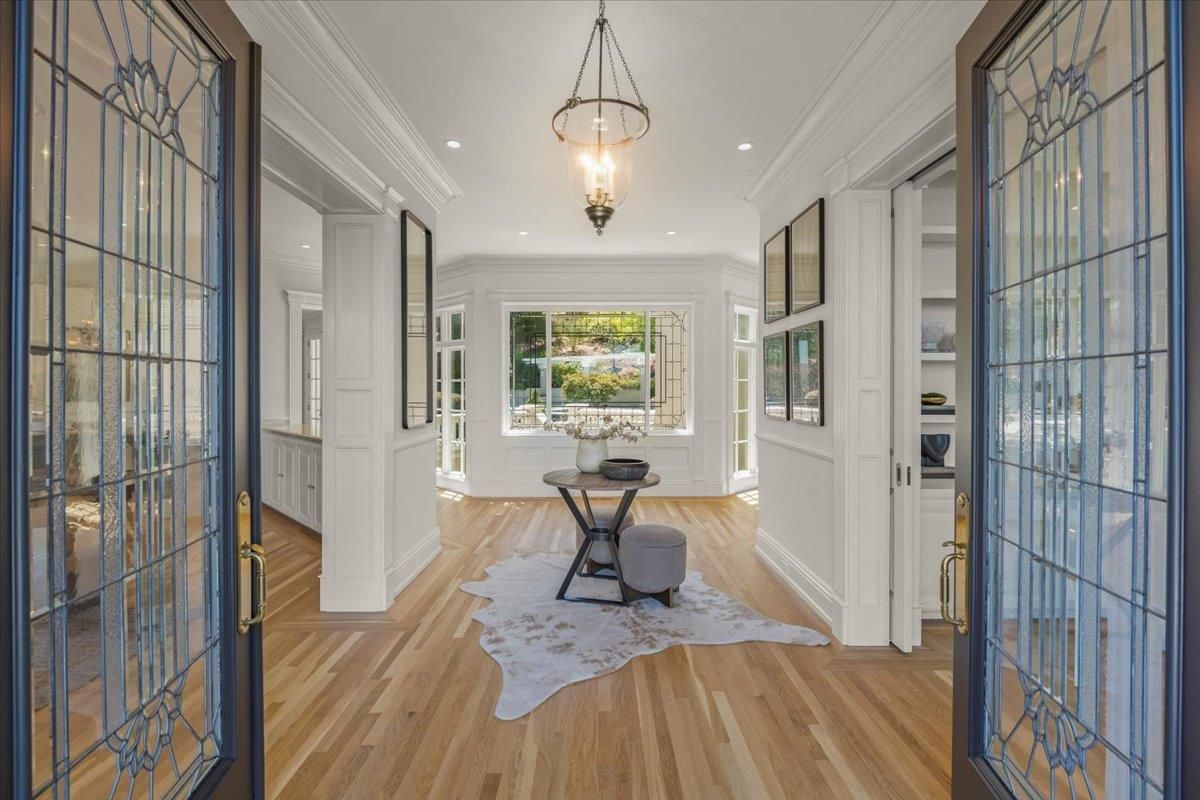 Interior, Pendant Lights, Recessed Lighting, Wood Texture Flooring